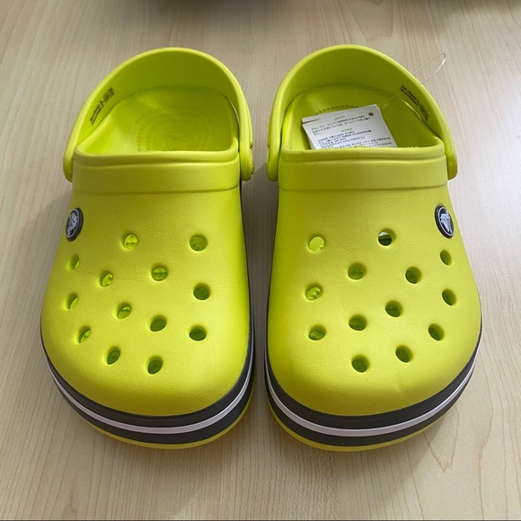 crocs j2